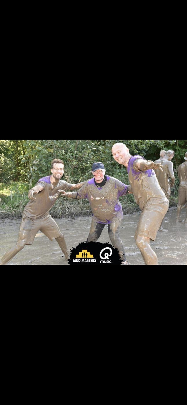 Deelnemers van de Mud Masters obstacle run